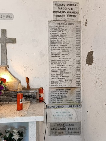Cappella dedicata ai caduti della Benedicta, con monumento e nomi dei caduti incisi.