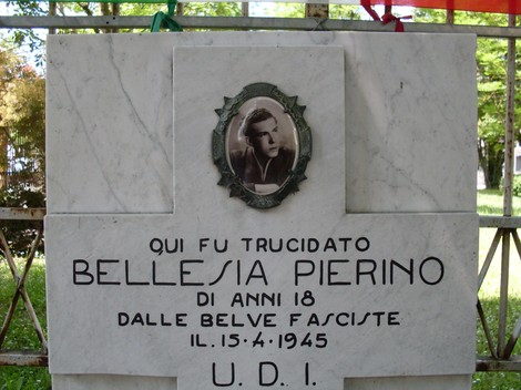 Cippo commemorativo dedicato a Bellesia Pierino, vittima delle violenze fasciste nel 1945.