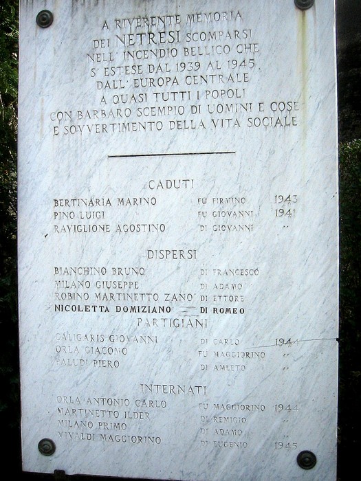 Lapide commemorativa ai caduti di Netro, in memoria dei cittadini scomparsi nelle guerre e nei conflitti.