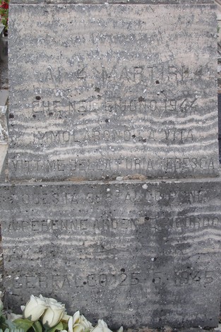 Sacrario dei partigiani, dedicato alla memoria dei combattenti per la libertà. Atmosfera di rispetto e commemorazione.