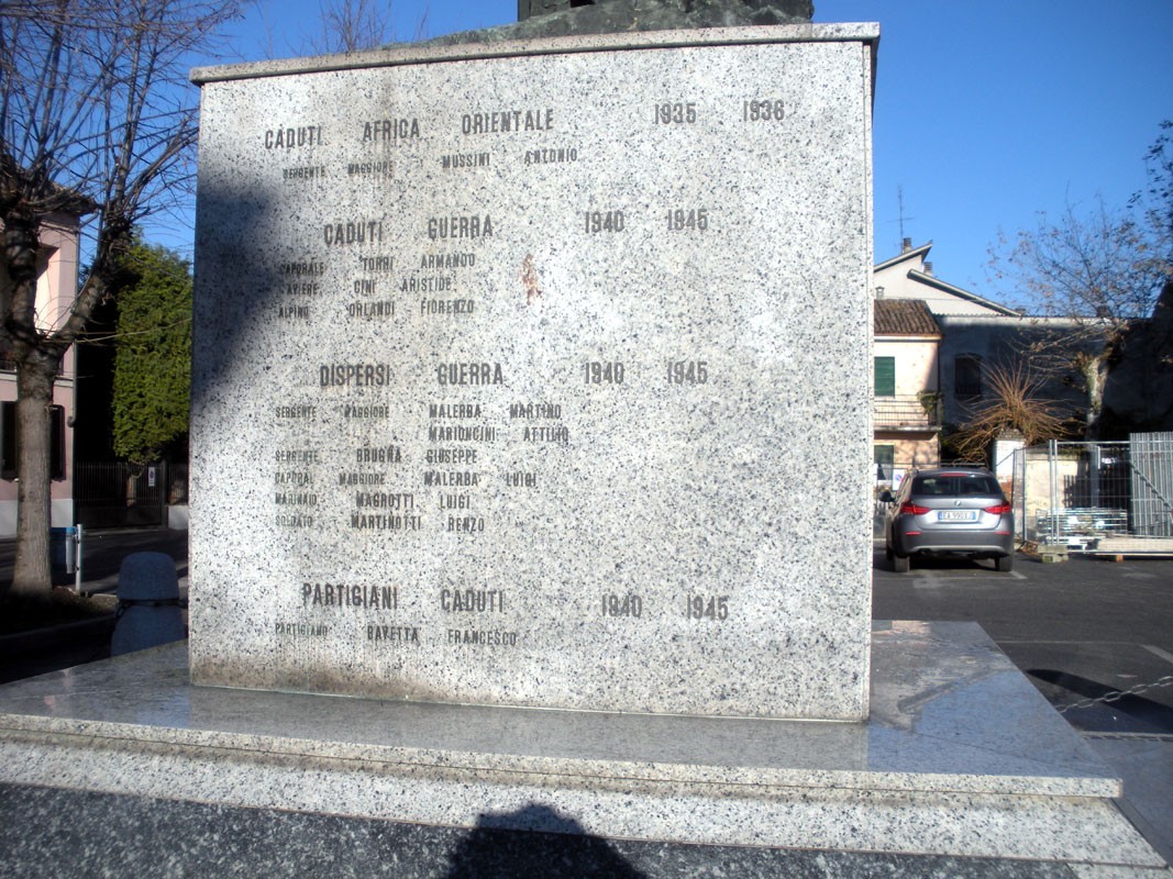 Monumento ai caduti di Bastida Pancarana, onora le vittime delle guerre e dei conflitti.