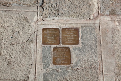 Pietre d'inciampo dedicate alla famiglia Dina - Todesco, commemorazione di vittime della Shoah.