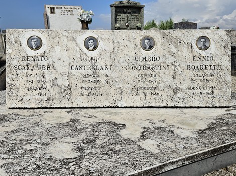 Sacrario dei Partigiani con lapidi commemorative di Renato Scalambra, Ignio Castelani, Cimbro Contrastini e Ennio Boaretti.