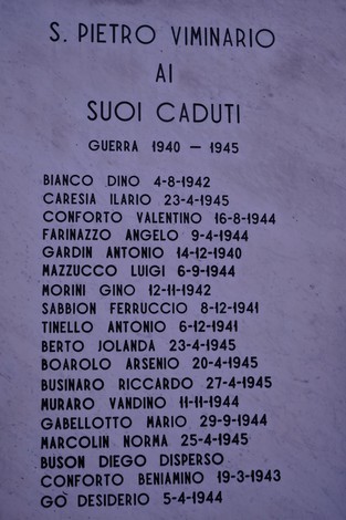 Monumento commemorativo ai caduti di San Pietro Viminario, dedicato alla memoria della guerra 1940-1945.