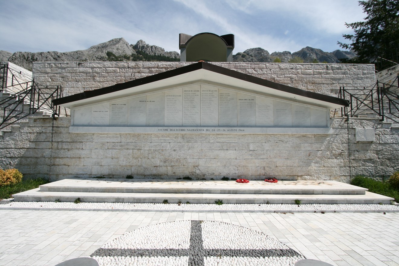 Sacrario delle vittime di Vinca, monumento commemorativo del ricordo e del sacrificio.