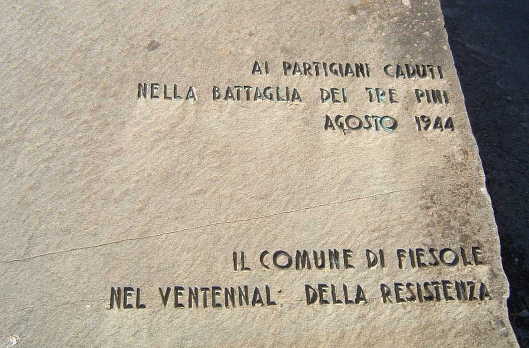Monumento dedicato ai partigiani caduti nella battaglia dei Tre Pini, agosto 1944, comune di Fiesole.