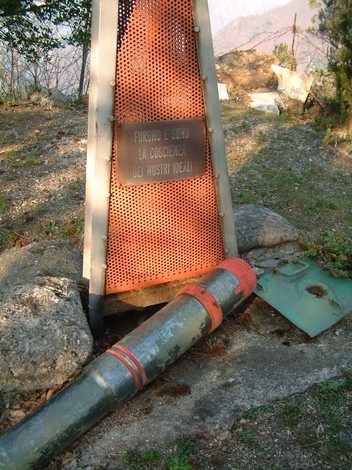 Monumento nel Parco della Resistenza del Monte Brugiana, simbolo di memoria e valori storici.