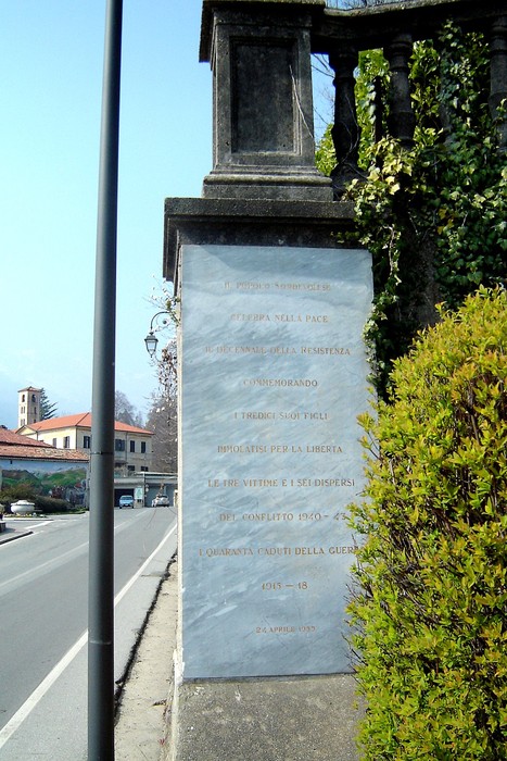 Monumento ai caduti di Sordevolo, dedicato a chi ha sacrificato la vita per la libertà.