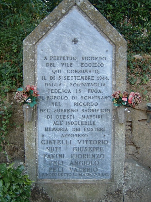 Monumento di Schignano: memoria dei martiri della Seconda Guerra Mondiale, dedicato ai caduti del 1944.