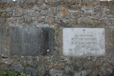 Ossario di Sant'Anna di Stazzema, memoriale commemorativo dedicato alle vittime della guerra.