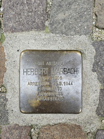 Pietra d'inciampo in memoria di Herbert Marbach, commemorazione di un deportato ad Auschwitz.