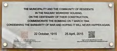 Lapide commemorativa per il bombardamento del 7 marzo 1944, con messaggio di pace e memoria storica.