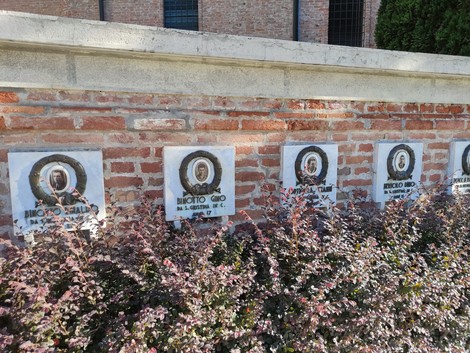 Monumento che commemora le vittime dell'eccidio di Santa Giustina in Colle.