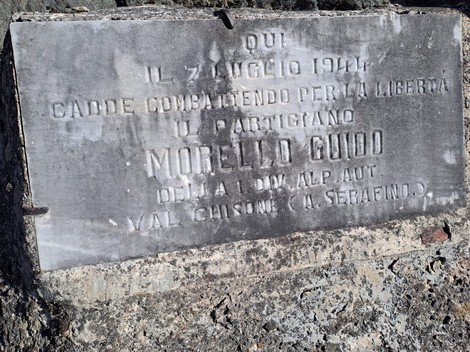 Lapide dedicata a Morello, partigiano caduto per la libertà il 7 luglio 1944.