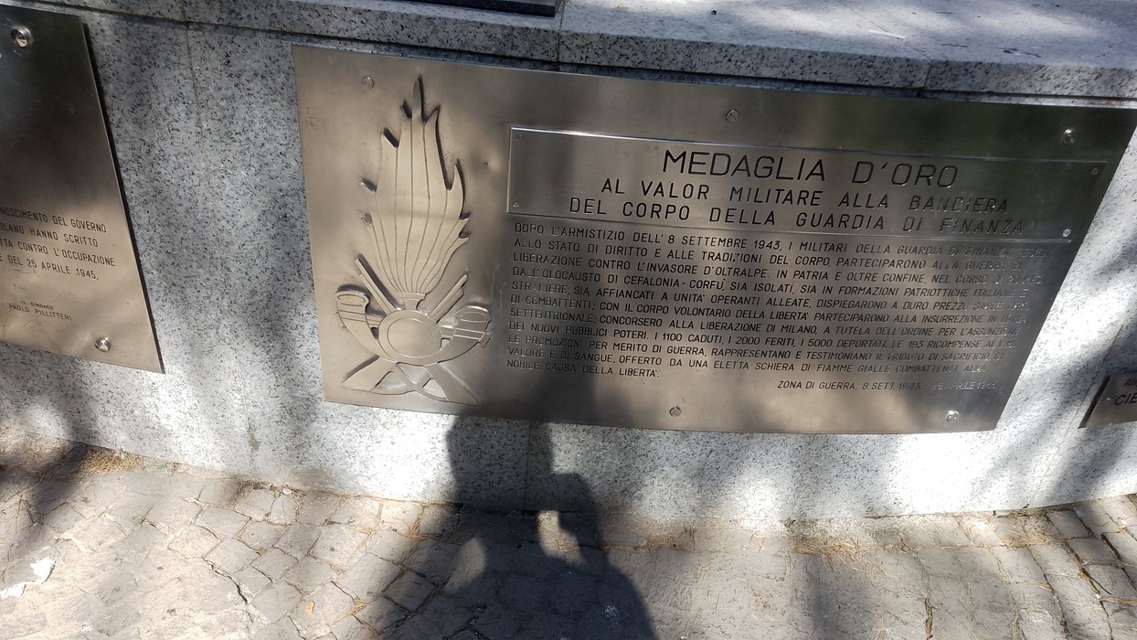 Monumento ai finanzieri lombardi, dedicato al valore e al sacrificio dei membri del corpo della guardia di finanza.