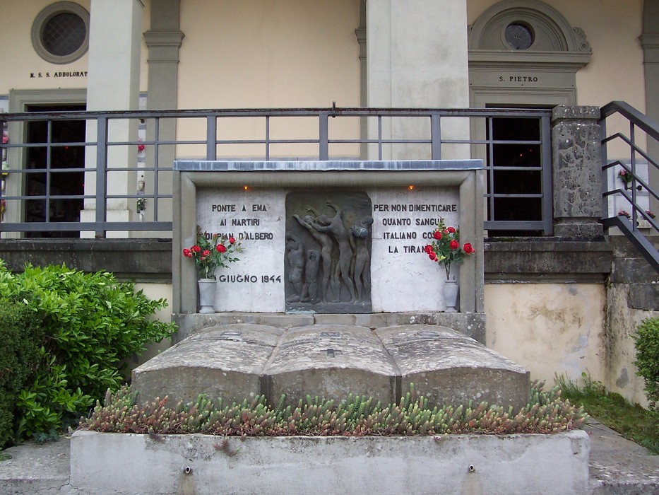 Sepolcro dei caduti di Pian d'Albero, commemorazione dei martiri, suggestivo monumento storico.