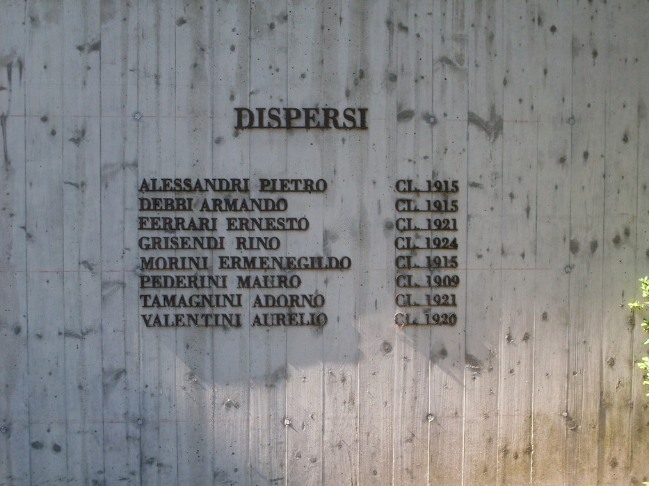 Monumento ai Caduti di Montecavolo, onore ai dispersi delle guerre. Memoriale di memoria storica.