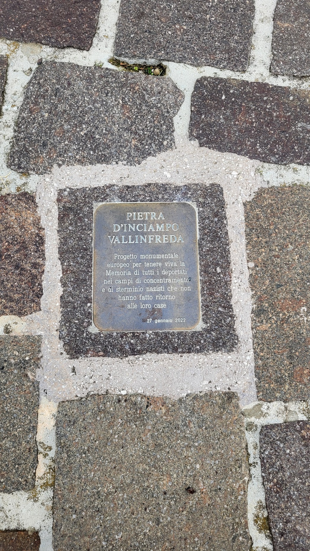Pietra d'inciampo a Vallinfreda, memoriale dedicato alle vittime della persecuzione ebraica.