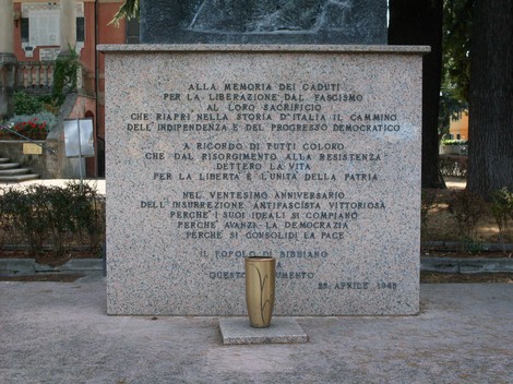 Monumento ai Caduti della Liberazione, dedicato a chi ha lottato per la libertà e la democrazia in Italia.