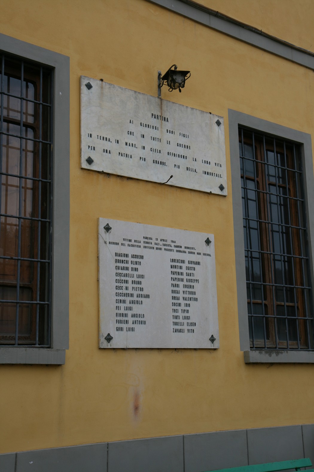 Lapide commemorativa della strage di Partina, in memoria delle vittime del conflitto.