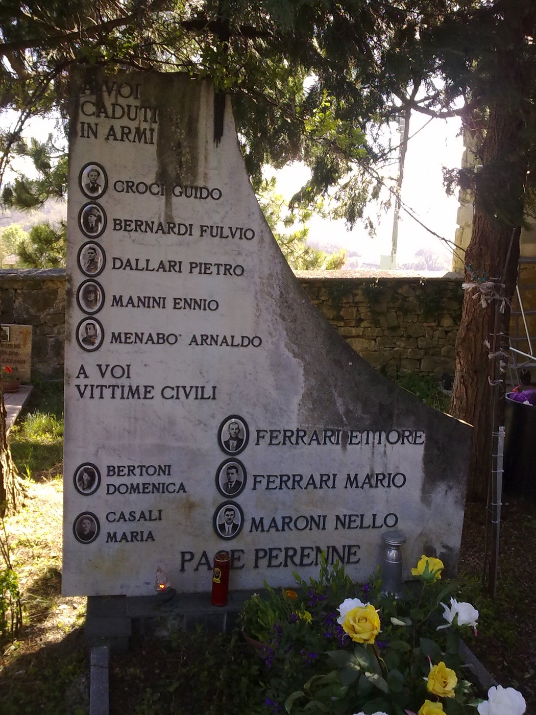 Monumento commemorativo dedicato ai caduti di Villaberza, in onore delle vittime di guerra e civili.