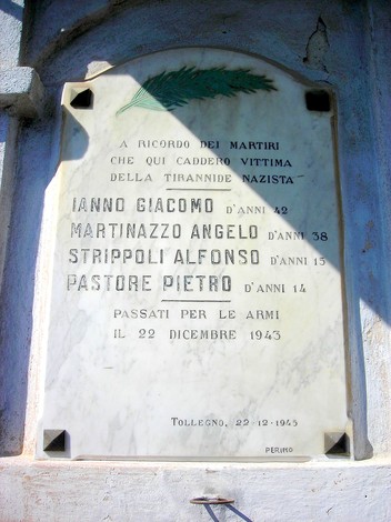 Lapide commemorativa in memoria di Ianno, Martinazzo, Strippoli e Pastore, vittime del nazismo nel 1943.
