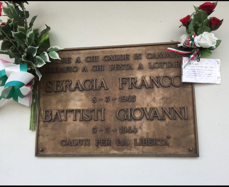 Targa commemorativa in memoria di Sbragia Franco e Battisti Giovanni, caduti per la libertà.