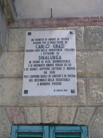 Lapide commemorativa dedicata a Carlo Grazi, eroe della resistenza italiana a Sinalunga. 18 luglio 1954.