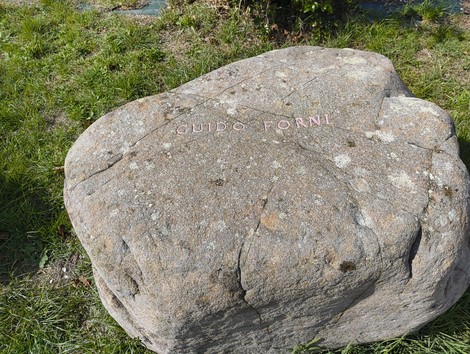 Monumento ai partigiani caduti a Monte Sabbiuno, in onore dei valorosi resistenti.