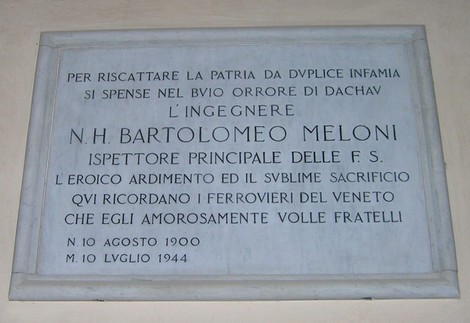 Lapide commemorativa dedicata a N.H. Bartolomeo Meloni, ispetore delle ferrovie, in memoria del suo sacrificio.