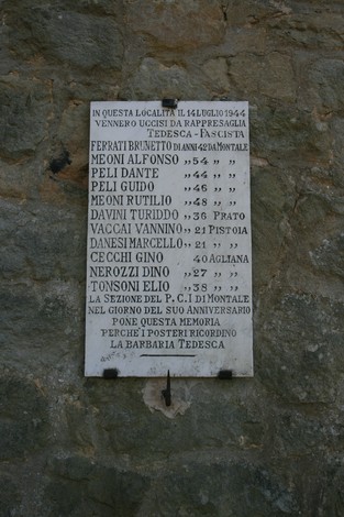 Lapidi commemorative ai caduti della Pianaccia, in memoria dei morti della rappresaglia tedesca del 1944.