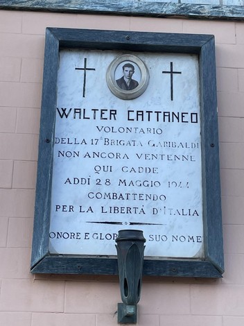 Lapide in memoria di Walter Cattaneo, volontario della 17ª Brigata Garibaldi, caduto per la libertà d'Italia.