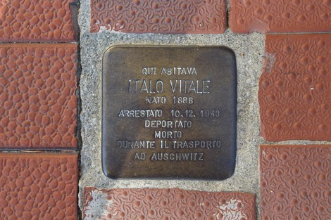 Pietra d'inciampo dedicata a Italo Vitale, commemorazione di deportazione ad Auschwitz.