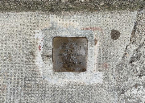 Pietra d'inciampo a Poli, in ricordo di un abitante deportato durante la Seconda Guerra Mondiale.