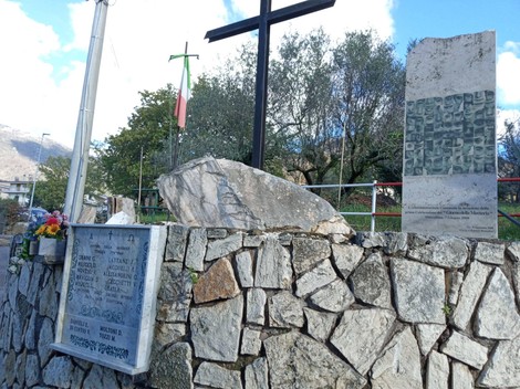 Monumento ai fucilati di Fonte Paolone, dedicato alla memoria delle vittime. Omaggio ai caduti.