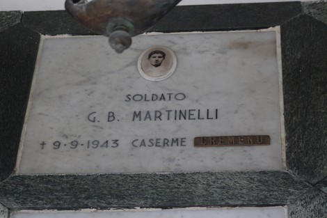 Sacrario dei caduti per la Liberazione, commemorazione dei soldati con targhe in marmo.