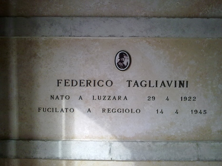Sacrario dedicato ai caduti per la Liberazione di Luzzara, in memoria di Federico Tagliavini.