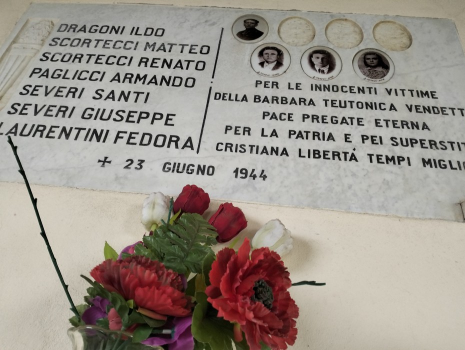 Lapide commemorativa ai caduti di Valloni, in memoria delle vittime e per la libertà. 23 Giugno 1944.