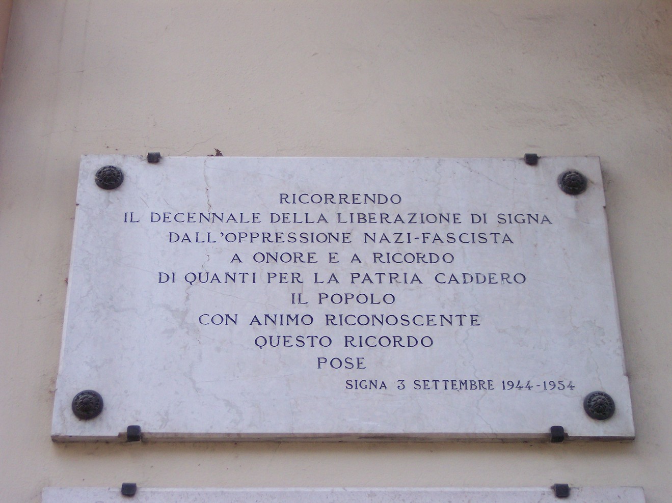 Lapide commemorativa del decennale della liberazione di Signa dall'oppressione nazi-fascista.