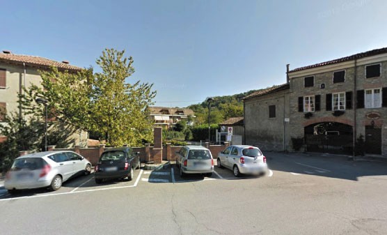 Monumento dedicato ai Caduti per la Resistenza a Garbagna, simbolo di memoria storica e riconoscenza.