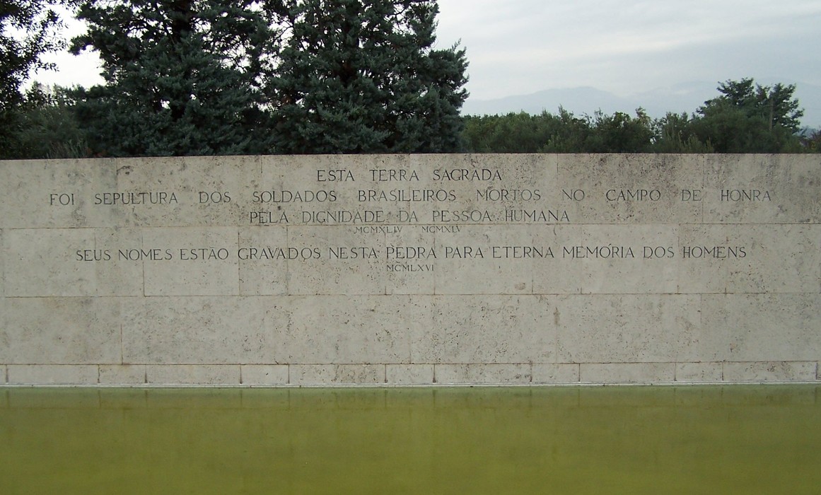 Sacrario dell'esercito brasiliano, monumento commemorativo ai soldati brasiliani caduti, simbolo di onore e dignità.