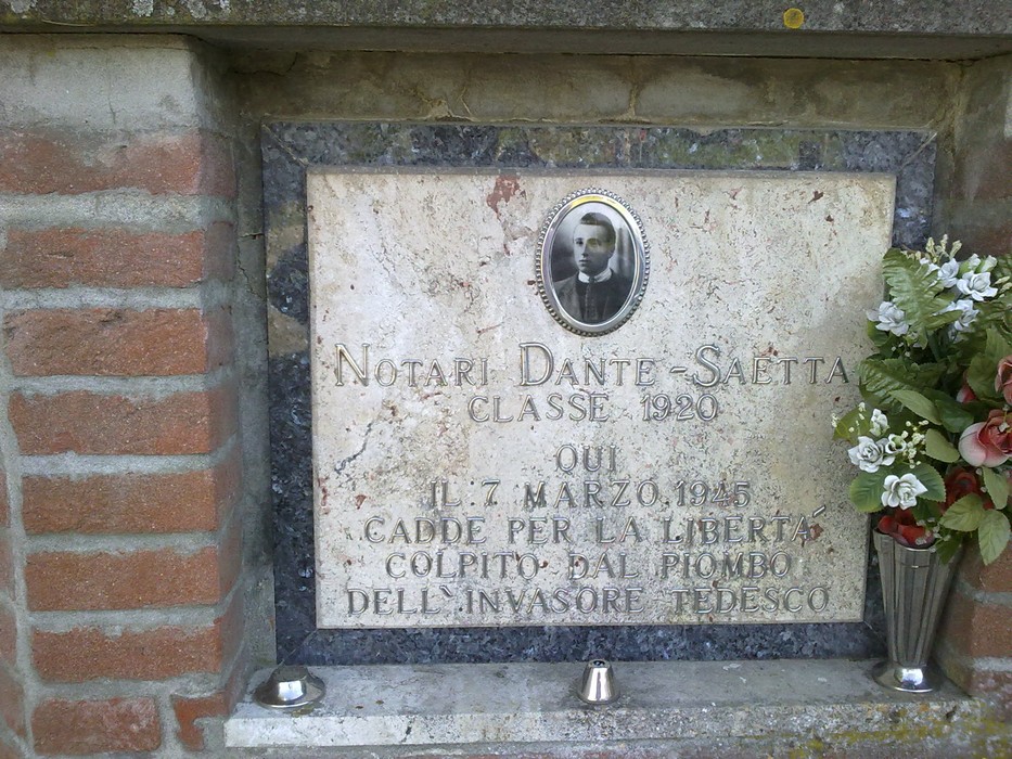 Lapide commemorativa di Dante Notari, caduto per la libertà il 7 marzo 1945.