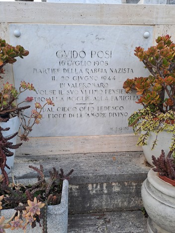 Sepolcro di Posi, monumento commemorativo con lapide in memoria di Guido Posi, martire della rabbia nazista.