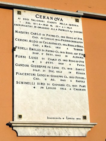 Lapide commemorativa ai caduti di Ceranova nella Prima e Seconda Guerra Mondiale.