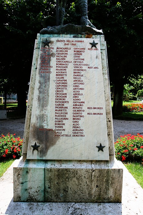 Monumento ai caduti, in memoria dei soldati che hanno sacrificato la vita durante le guerre.