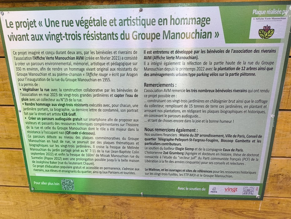 Targa commemorativa del Gruppo Manouchian, dedicata ai resistenti, con elementi vegetali e artistici.