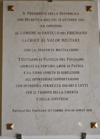 Lapide commemorativa dedicata alla Croce al Valor Militare per il Comune di Pavullo nel Frignano.