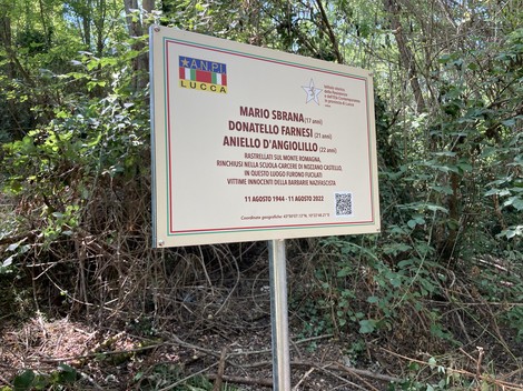 Targa commemorativa per Mario Sbrana, Donatello Farnesi e Aniello D'Angiillo, vittime innocenti della guerra.