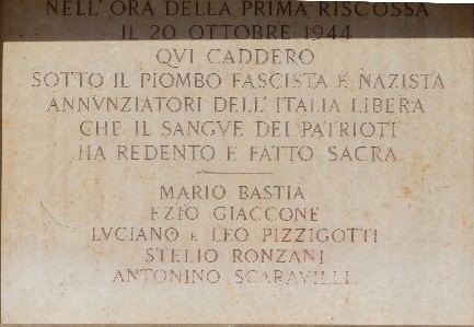 Lapide commemorativa della battaglia dell'università, dedicata ai patrioti caduti nel 1941.