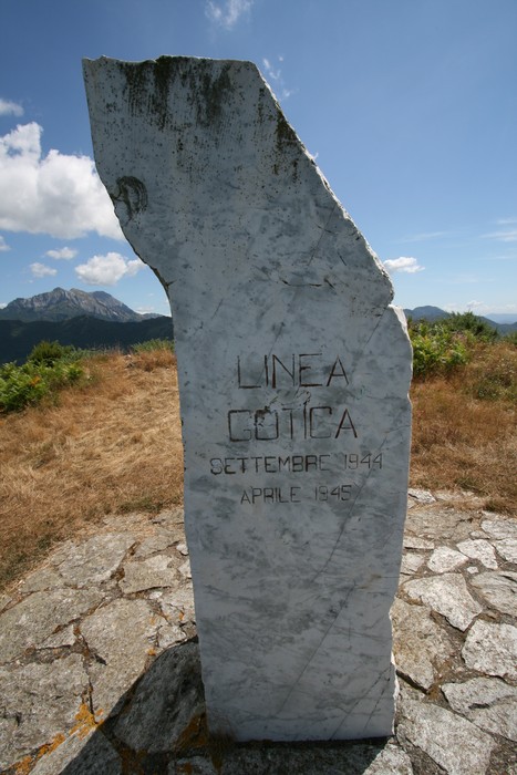 Monumento alla Linea Gotica del Folgorito, commemorativo degli eventi storici tra settembre 1944 e aprile 1945.